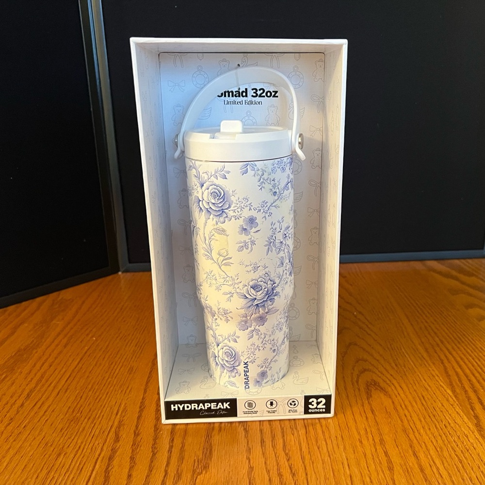 Boxed Hydrapeak Artesian Limited Edition White with Blue Flowers 32 oz Tumbler